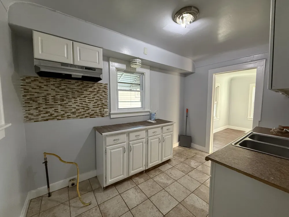 26 Edna Avenue Pontiac, MI 48341