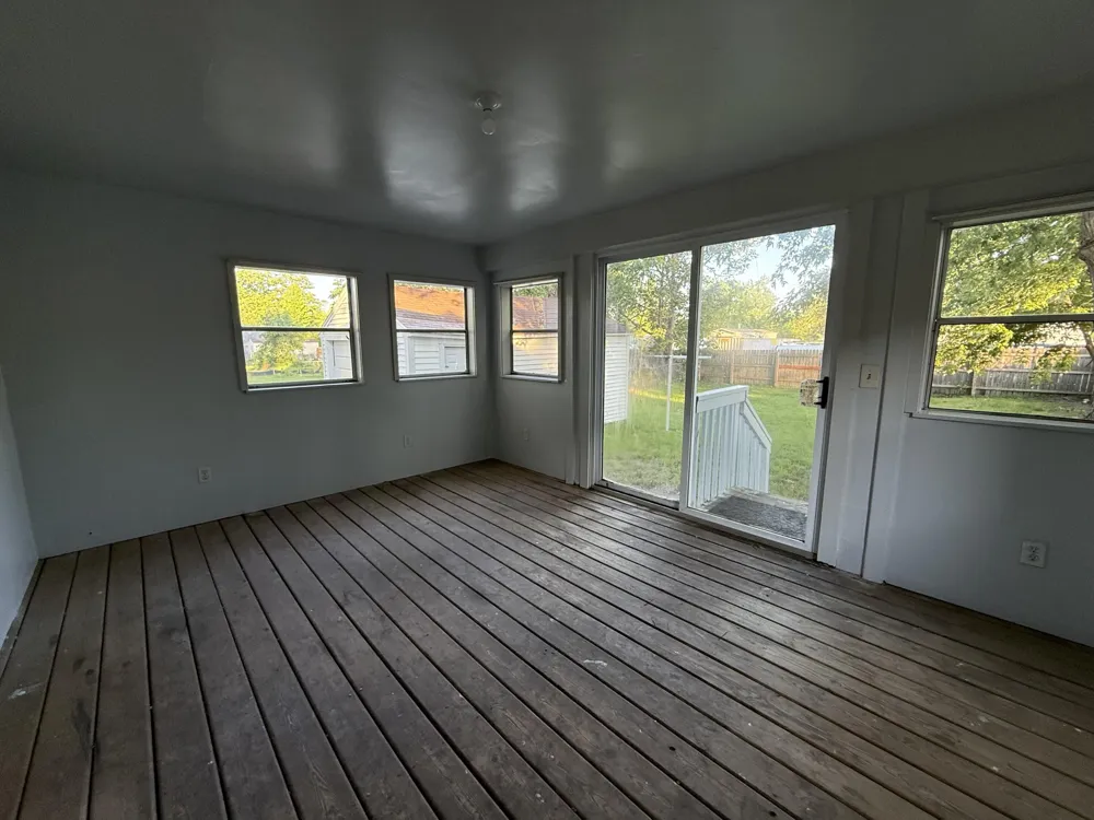 26 Edna Avenue Pontiac, MI 48341