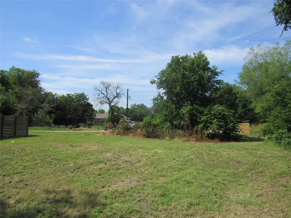 748 W Elm Street Bartlett, TX 76511