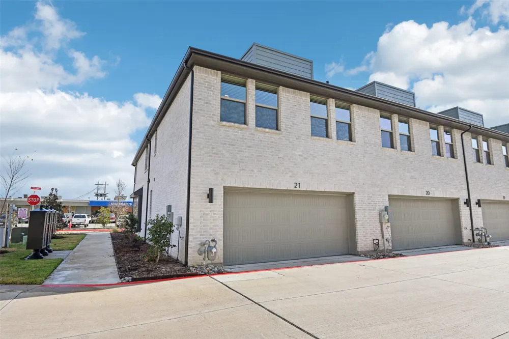 12895 Red Hawk Drive #4 Farmers Branch, TX 75234