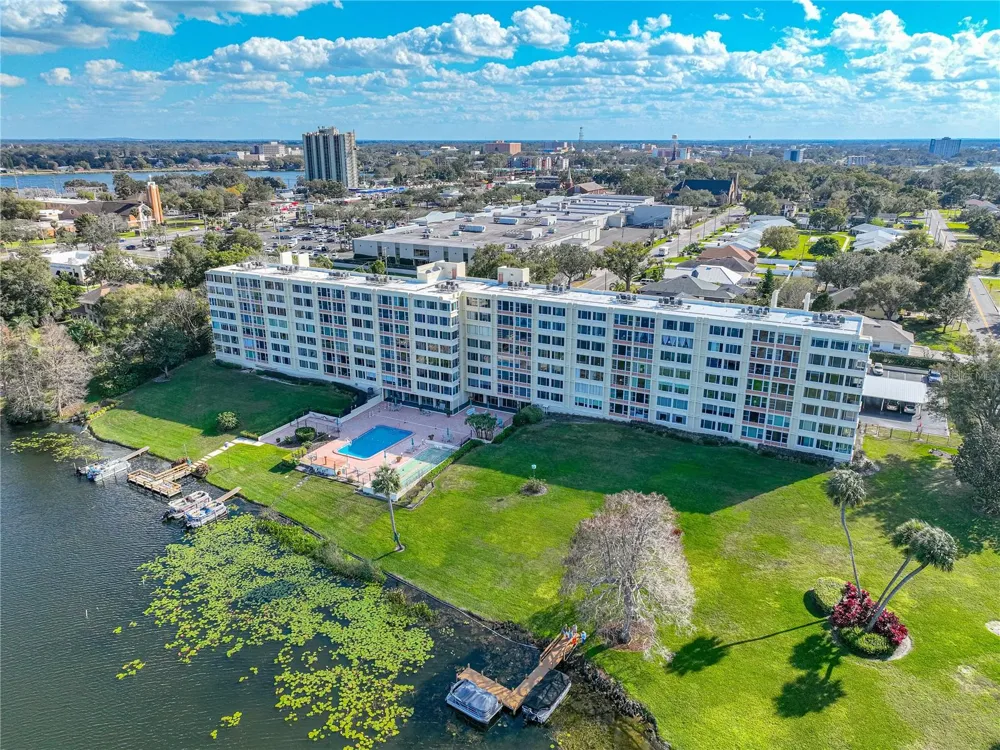 700 MIRROR TERRACE NW #705 Winter Haven, FL 33881