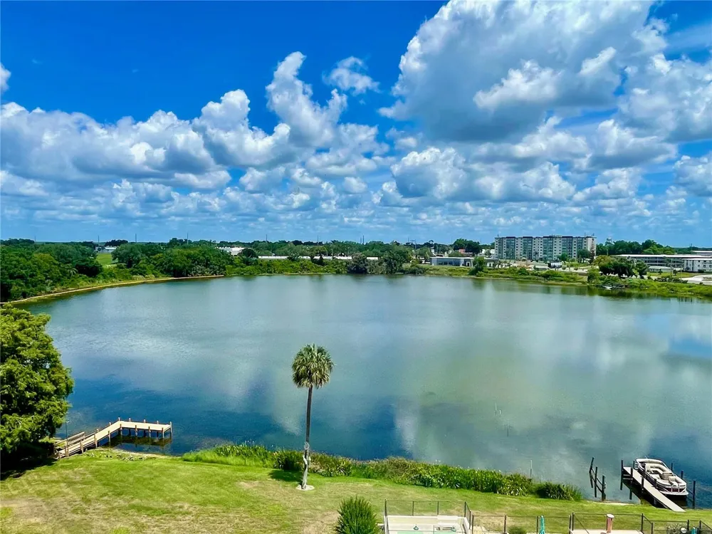 700 MIRROR TERRACE NW #705 Winter Haven, FL 33881