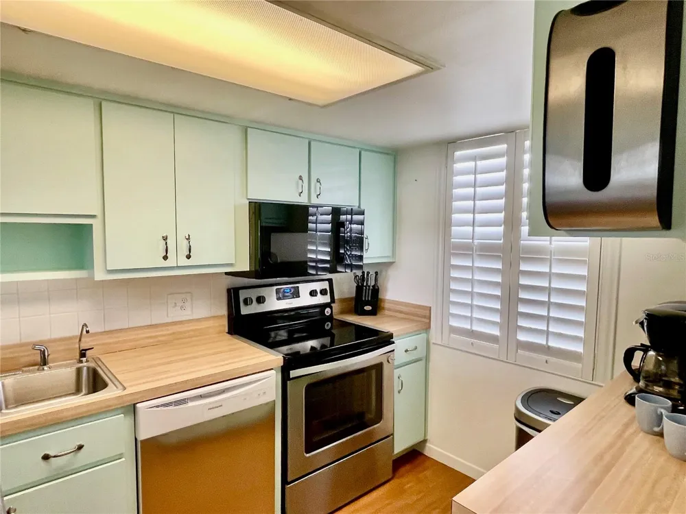 700 MIRROR TERRACE NW #705 Winter Haven, FL 33881