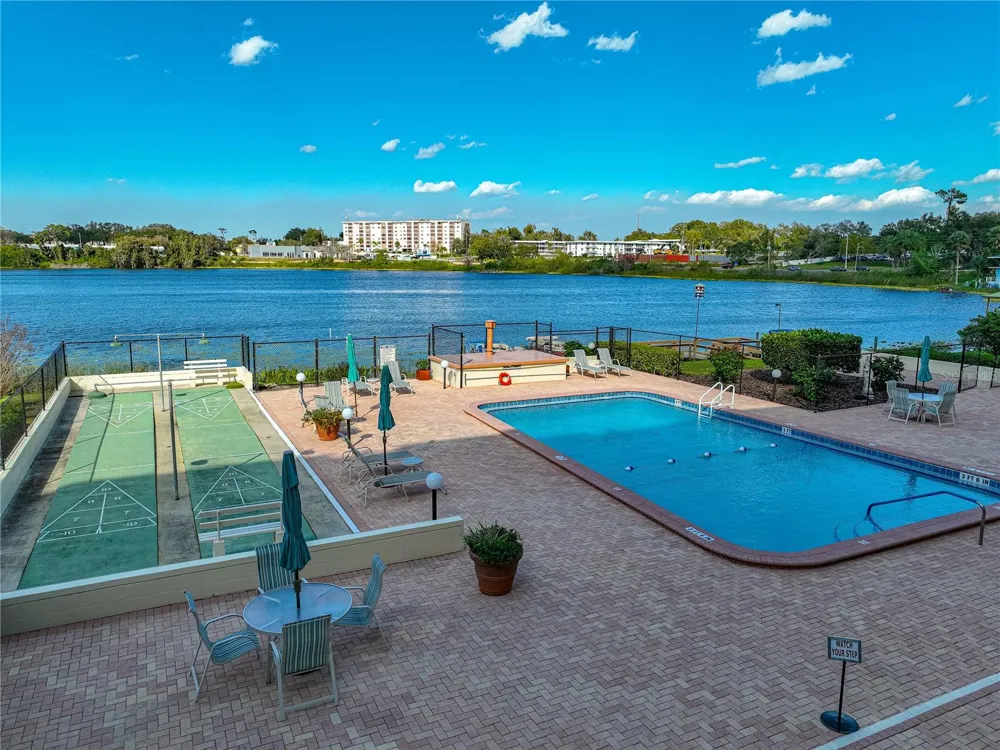 700 MIRROR TERRACE NW #705 Winter Haven, FL 33881