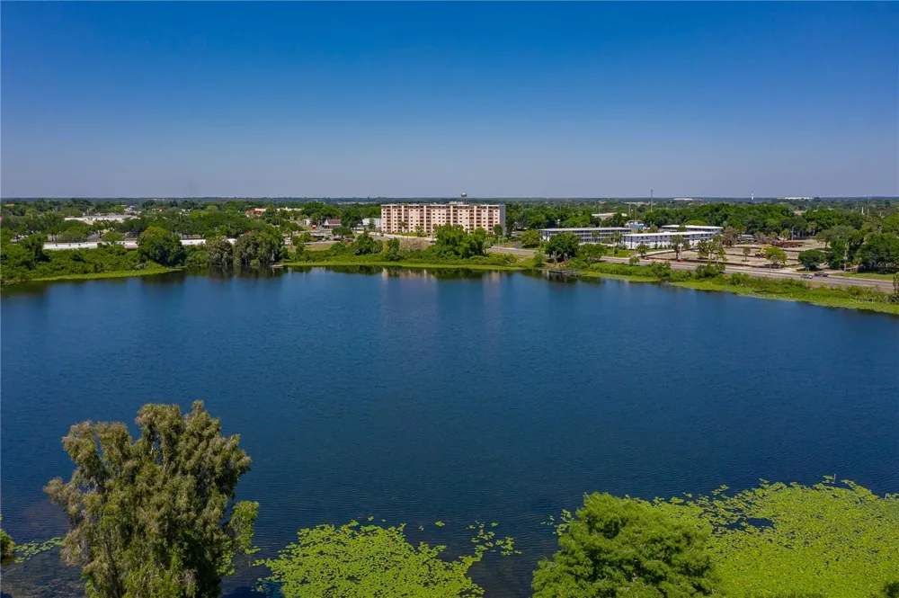 700 MIRROR TERRACE NW #705 Winter Haven, FL 33881
