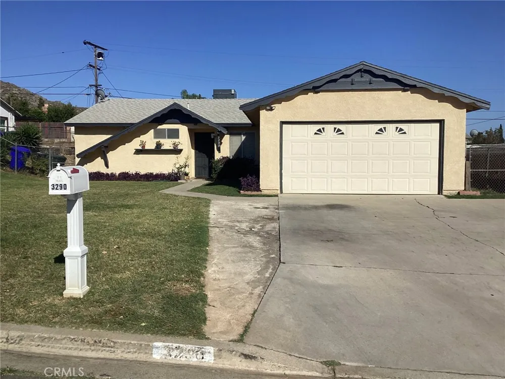3290 Joel Jurupa Valley, CA 92509