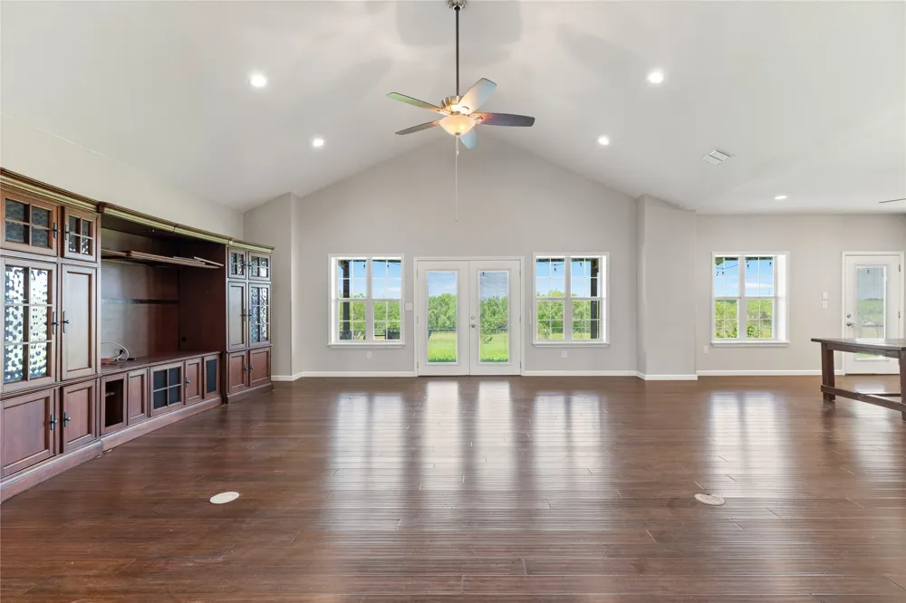 1293 Pioneer Road Seguin, TX 78155
