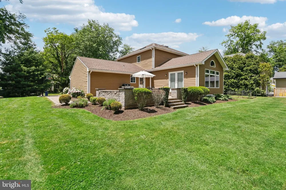 313 HALE STREET Pennington, NJ 08534