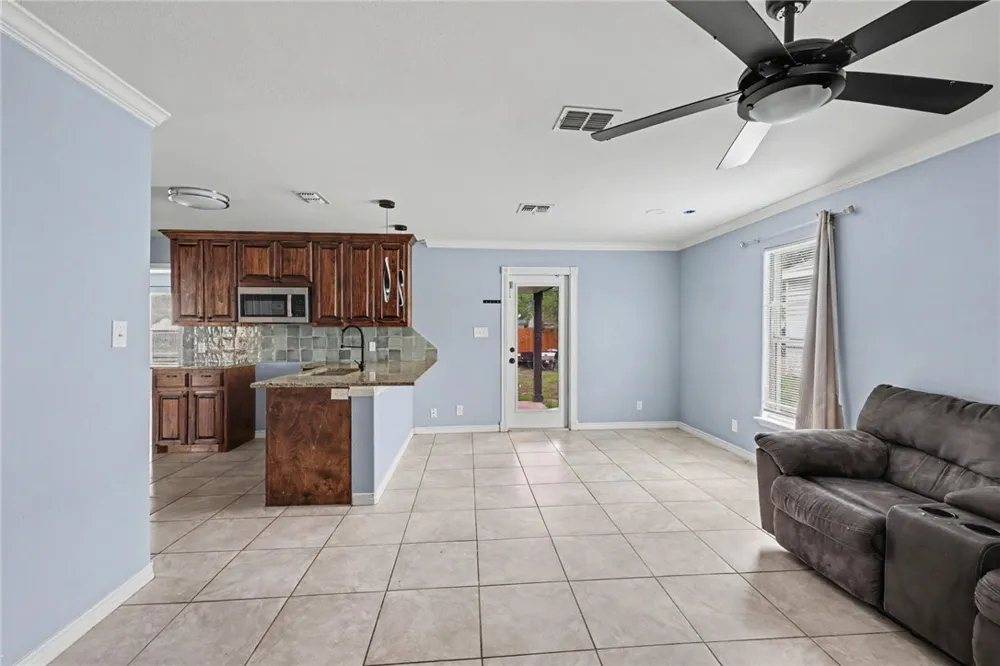 1445 Buenos Aires Street Corpus Christi, TX 78417