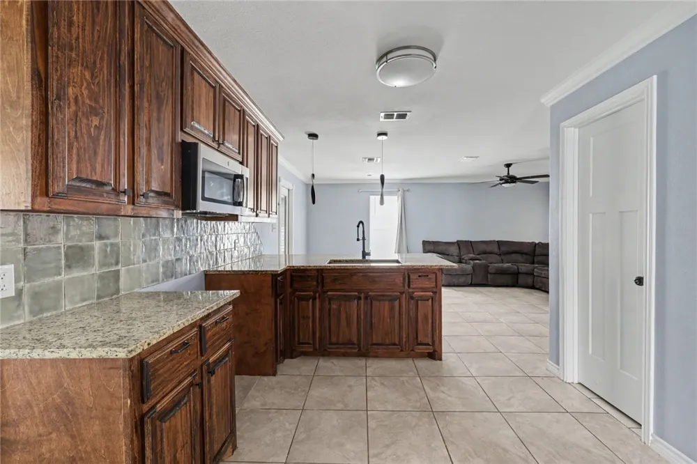 1445 Buenos Aires Street Corpus Christi, TX 78417