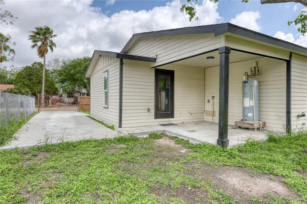 1445 Buenos Aires Street Corpus Christi, TX 78417