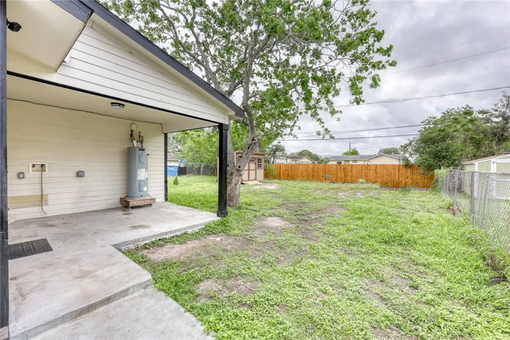 1445 Buenos Aires Street Corpus Christi, TX 78417