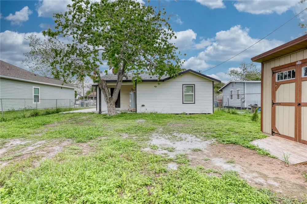 1445 Buenos Aires Street Corpus Christi, TX 78417
