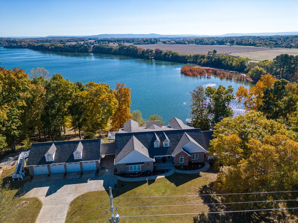627 Eastbrook Rd Estill Springs, TN 37330