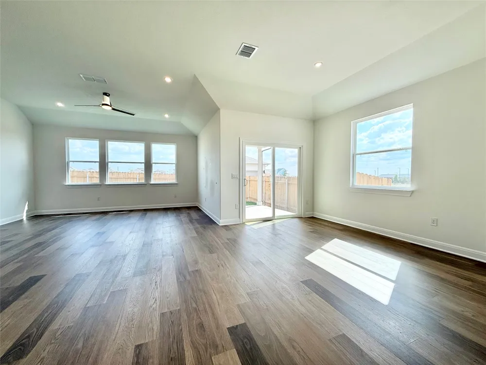 270 Pale Horse Bend Buda, TX 78610