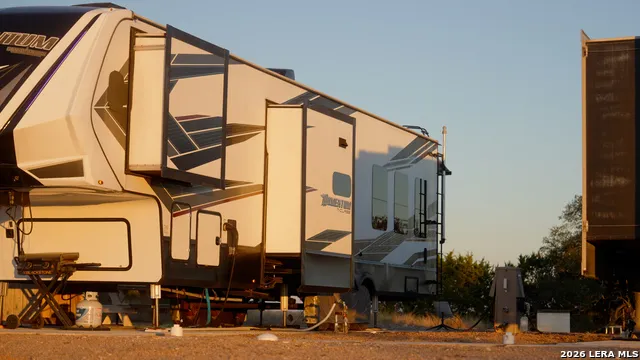 305 WILSON RANCH RD W Hunt, TX 78024