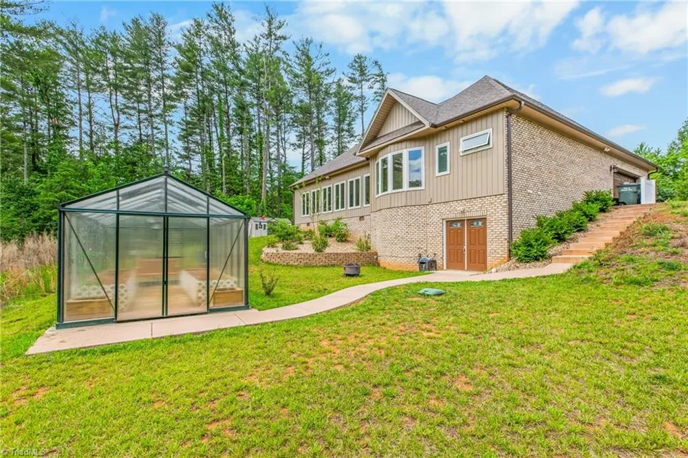153 Woodridge Drive Mount Airy, NC 27030