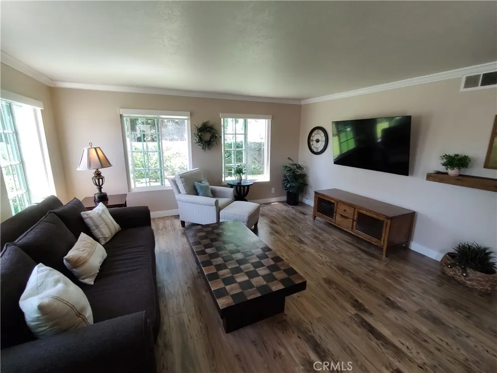 36 Woodleaf Irvine, CA 92614