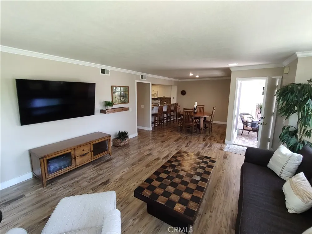 36 Woodleaf Irvine, CA 92614