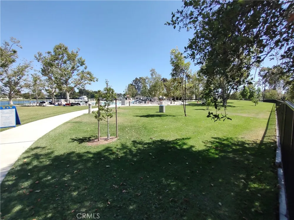 36 Woodleaf Irvine, CA 92614