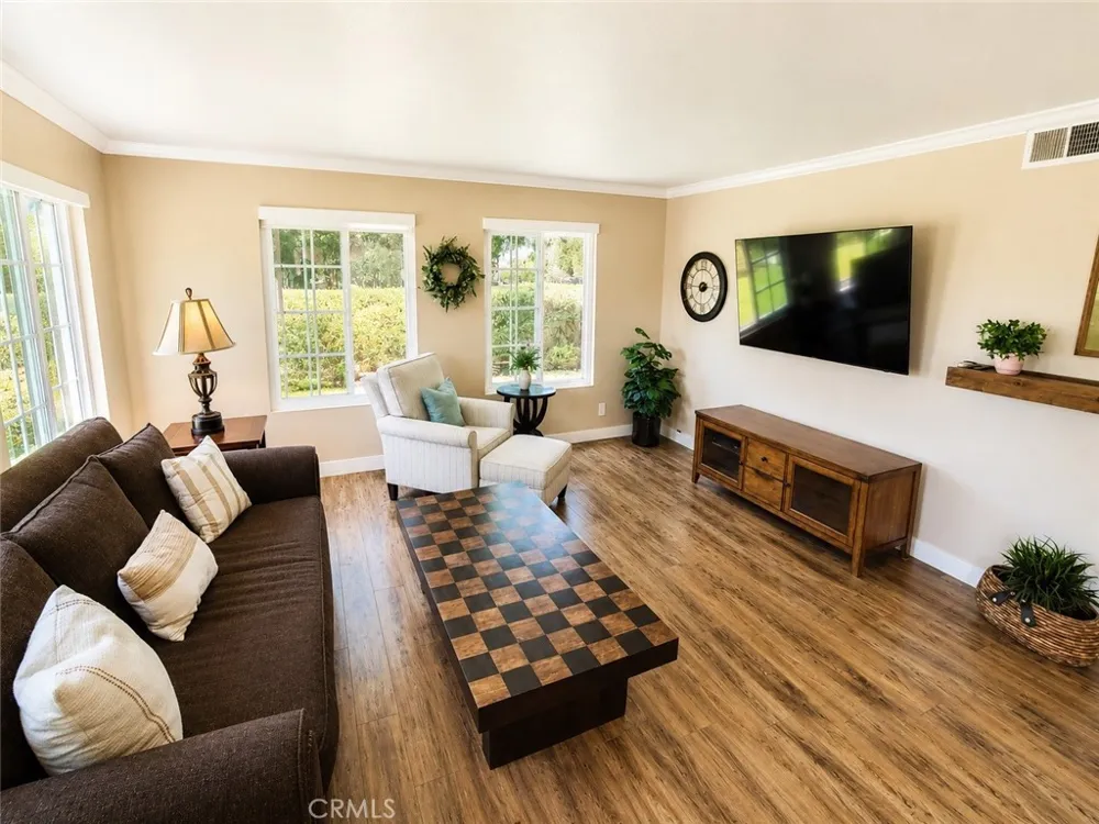 36 Woodleaf Irvine, CA 92614
