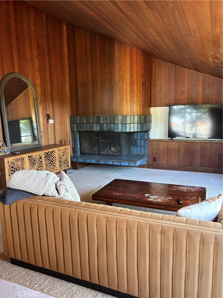 2570 Alturas Atascadero, CA 93422