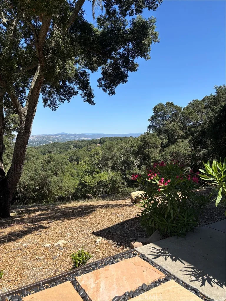 2570 Alturas Atascadero, CA 93422