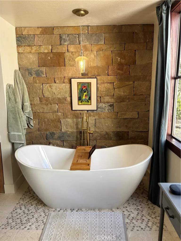 2570 Alturas Atascadero, CA 93422
