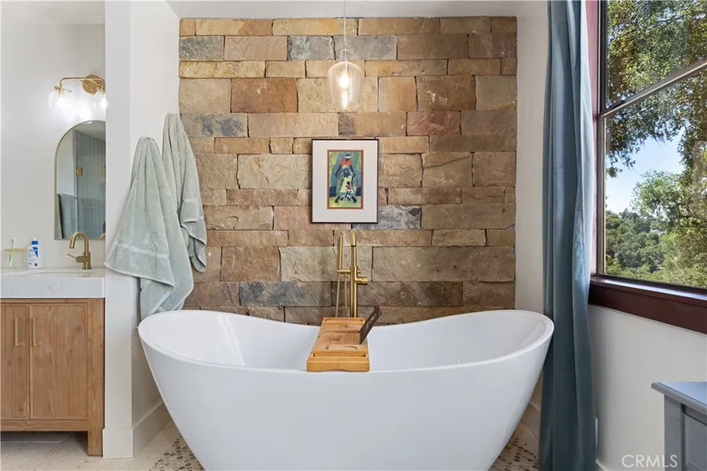 2570 Alturas Atascadero, CA 93422