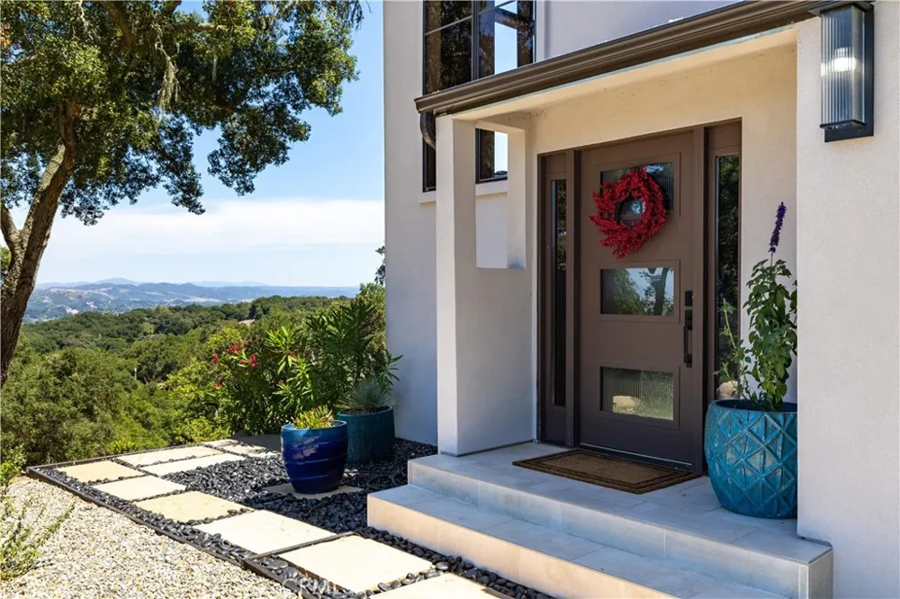 2570 Alturas Atascadero, CA 93422