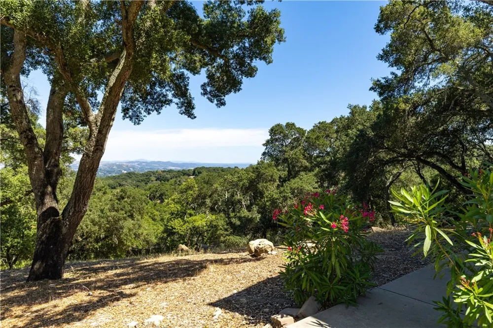 2570 Alturas Atascadero, CA 93422