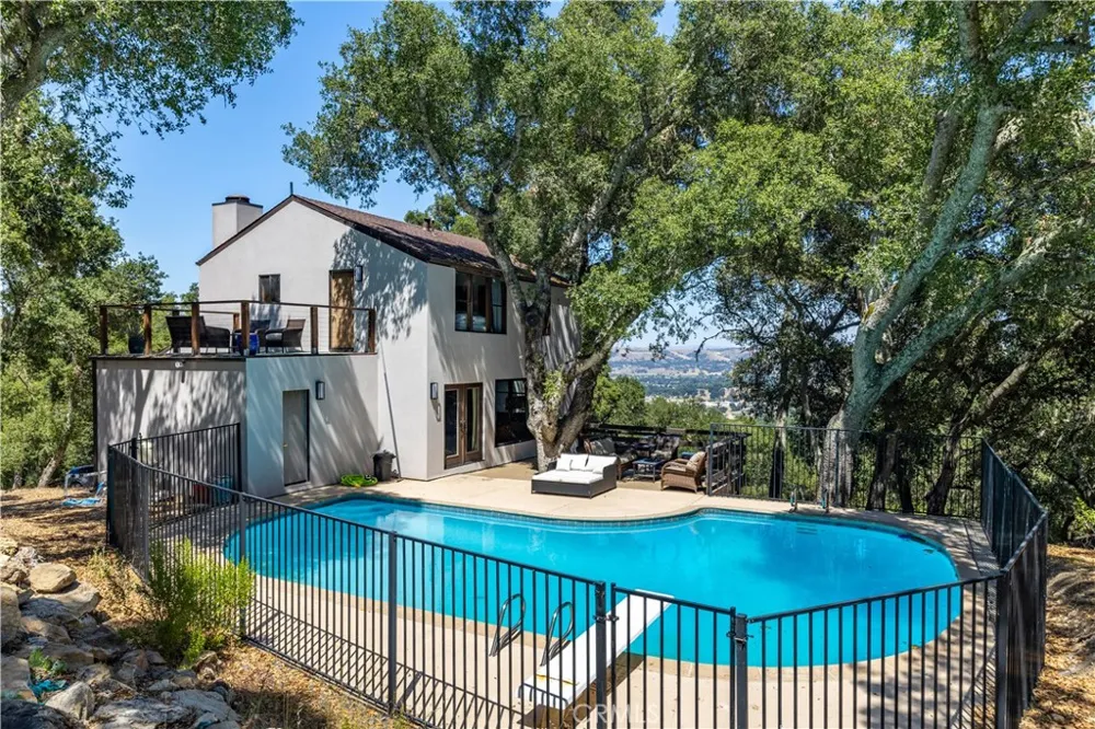 2570 Alturas Atascadero, CA 93422