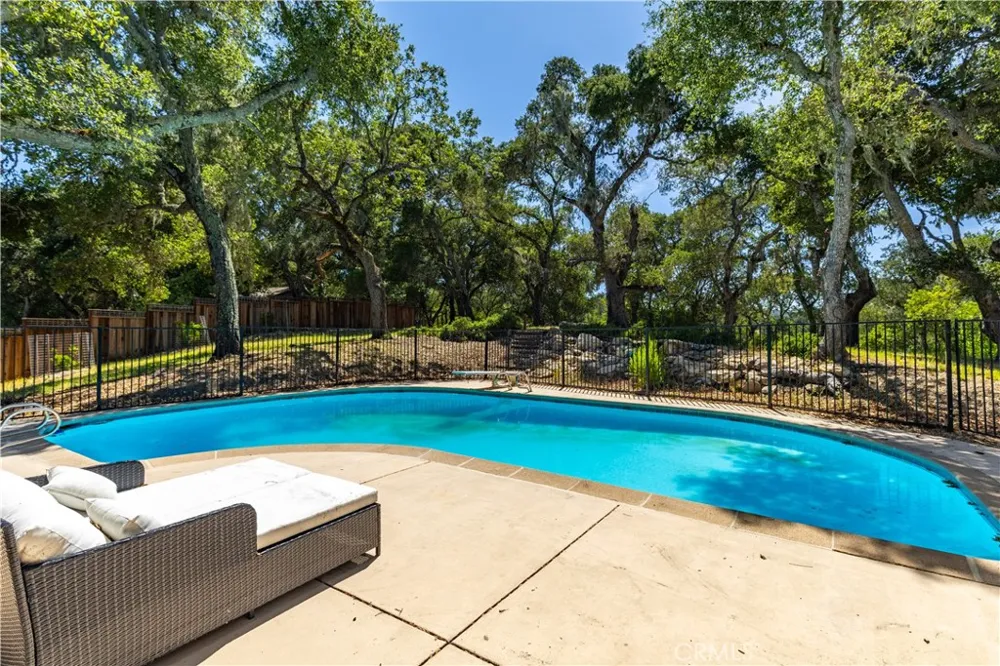 2570 Alturas Atascadero, CA 93422