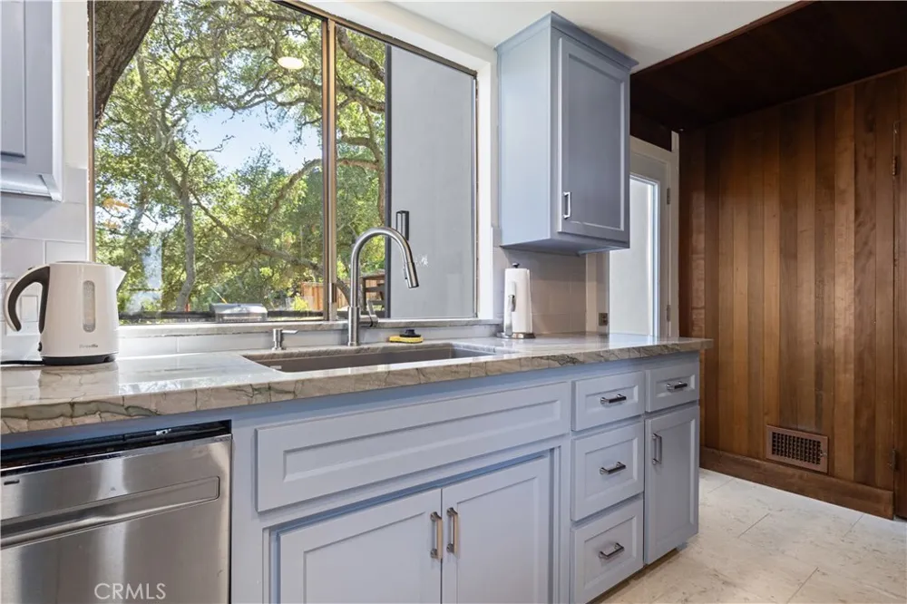 2570 Alturas Atascadero, CA 93422