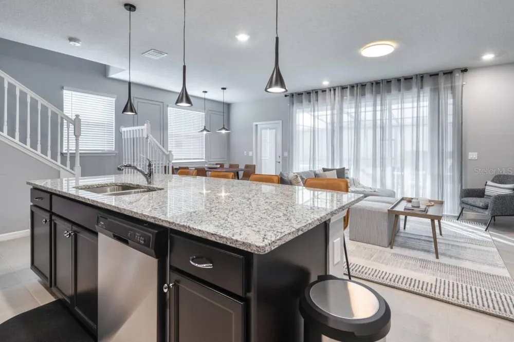 806 PARADISE DRIVE Davenport, FL 33897