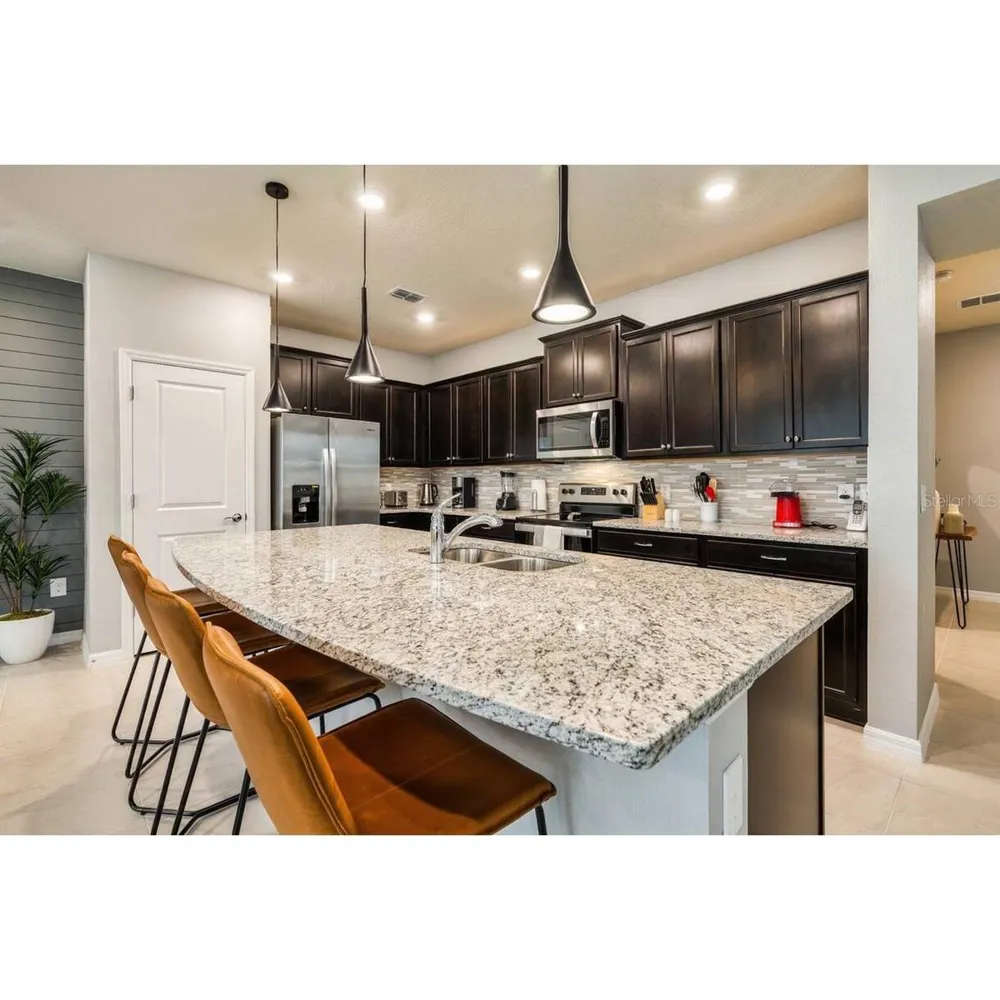 806 PARADISE DRIVE Davenport, FL 33897