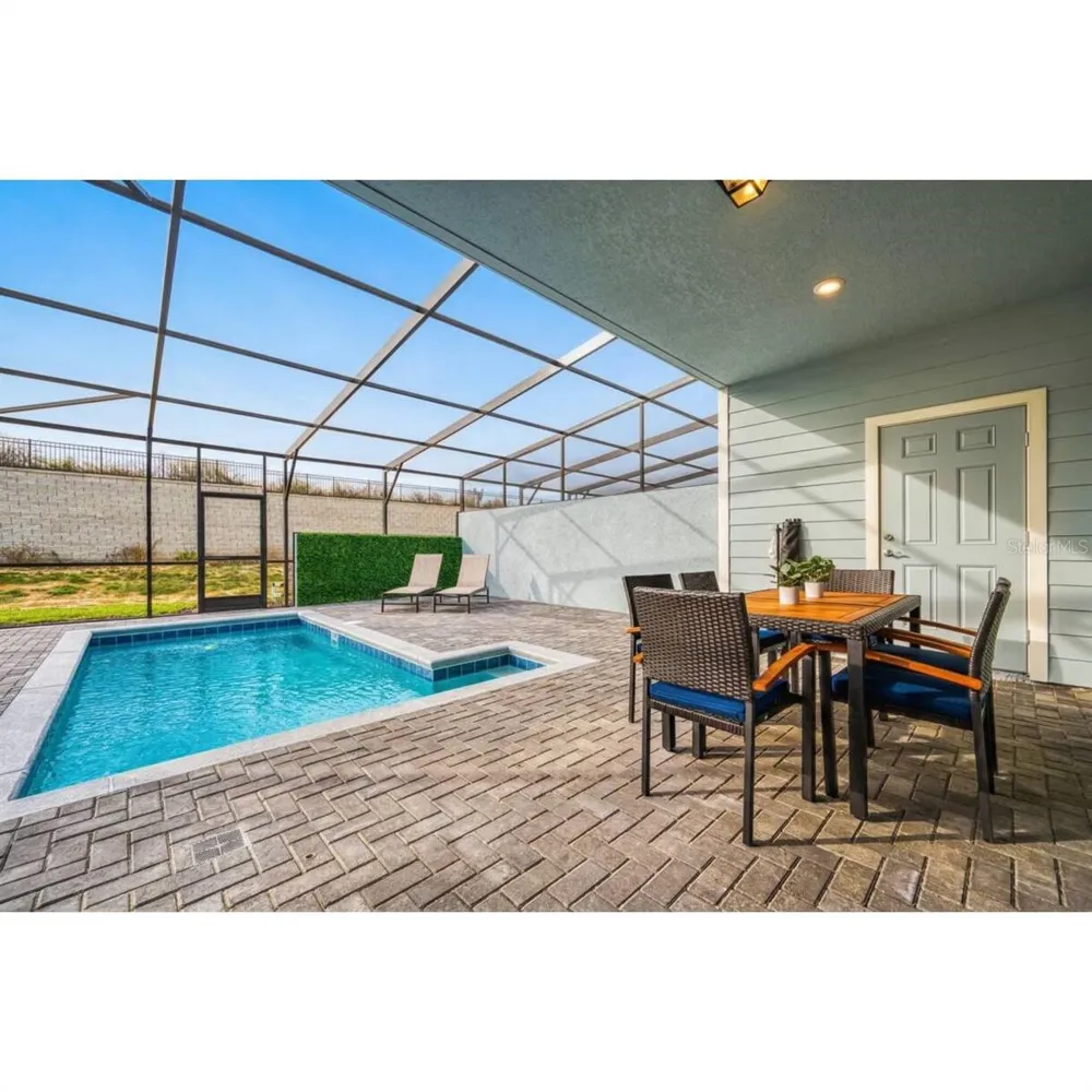 806 PARADISE DRIVE Davenport, FL 33897