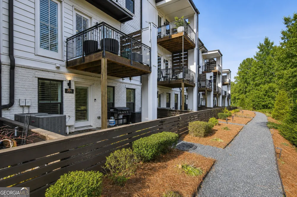 220 Mitchell LN Woodstock, GA 30188