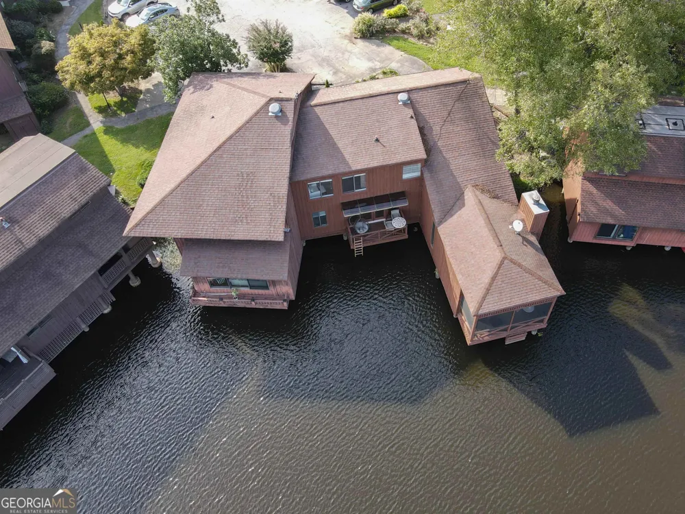 8 Northlake CIR Peachtree City, GA 30269