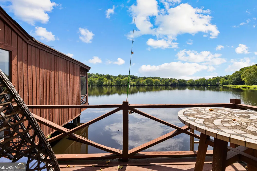 8 Northlake CIR Peachtree City, GA 30269