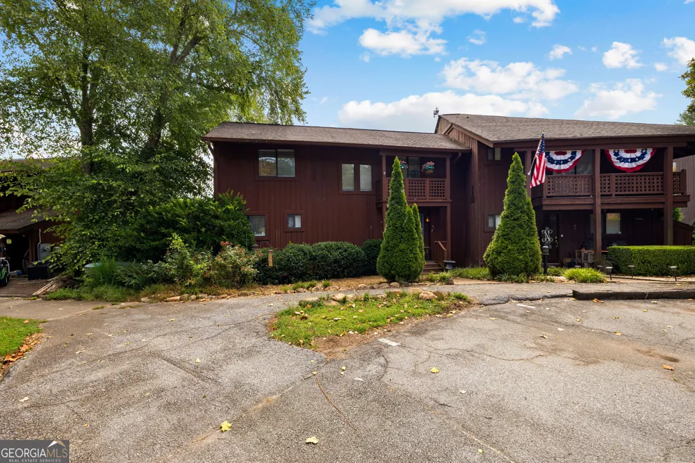 8 Northlake CIR Peachtree City, GA 30269