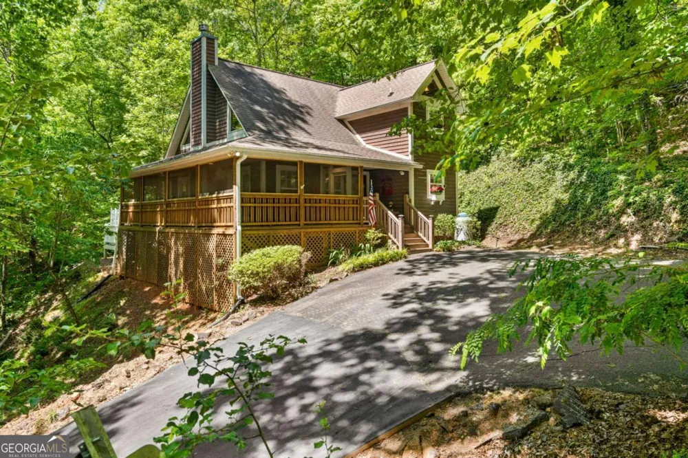 2102 Pooh COR Hiawassee, GA 30546