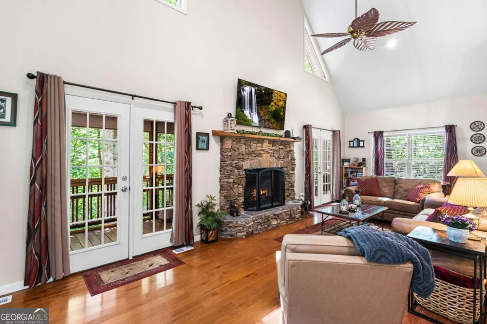2102 Pooh COR Hiawassee, GA 30546