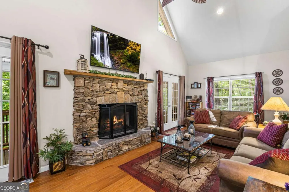 2102 Pooh COR Hiawassee, GA 30546