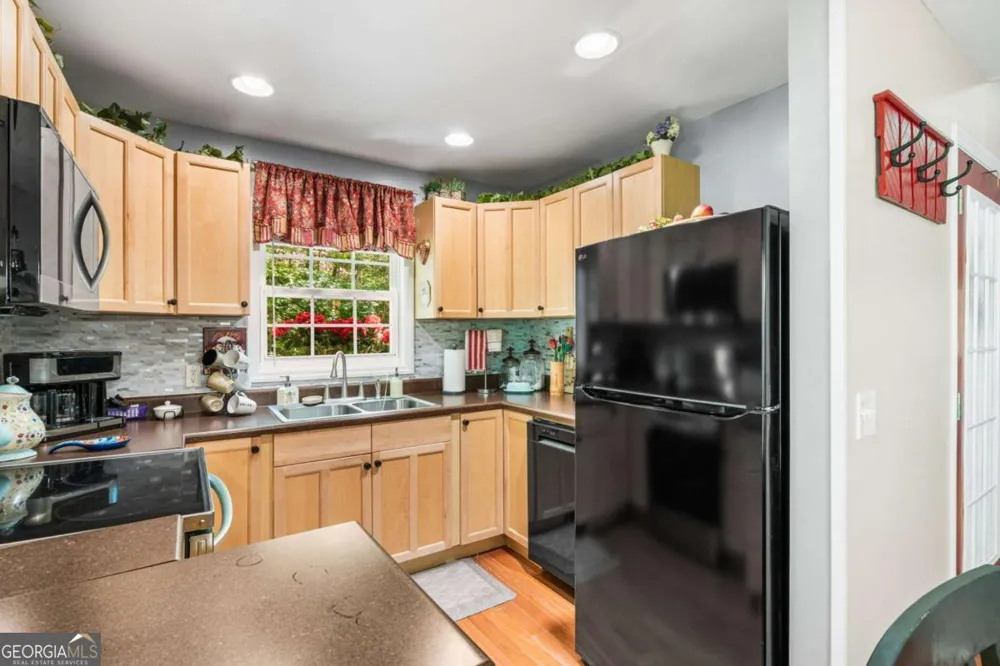 2102 Pooh COR Hiawassee, GA 30546