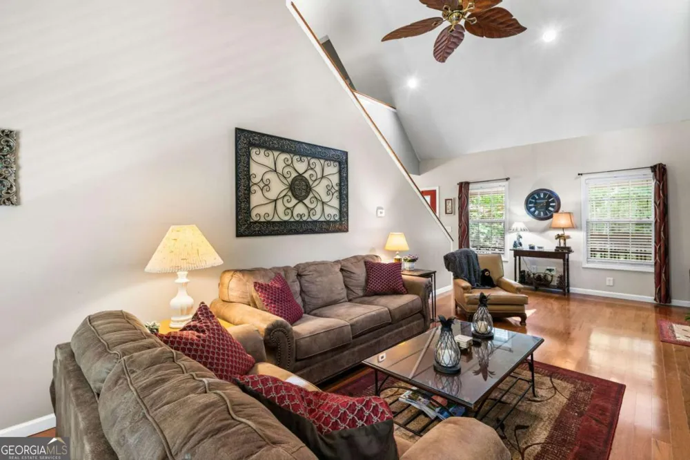 2102 Pooh COR Hiawassee, GA 30546