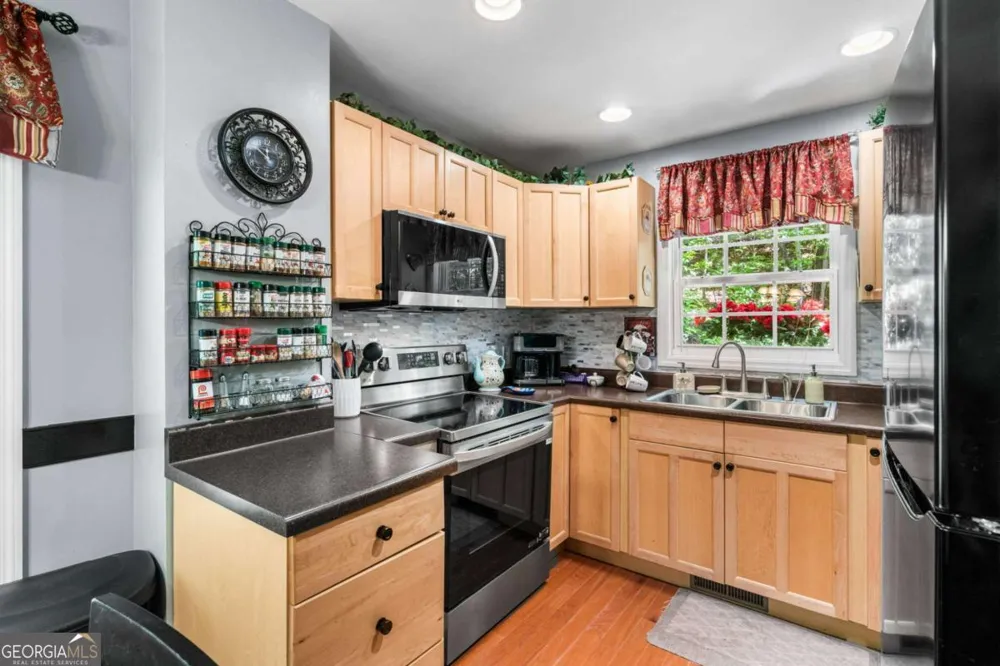 2102 Pooh COR Hiawassee, GA 30546