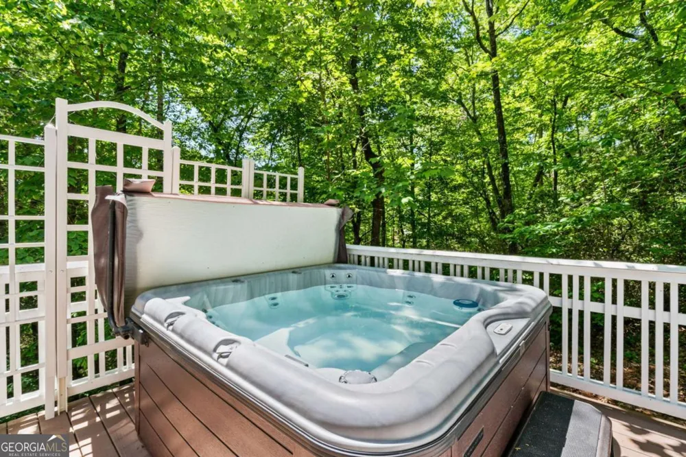 2102 Pooh COR Hiawassee, GA 30546