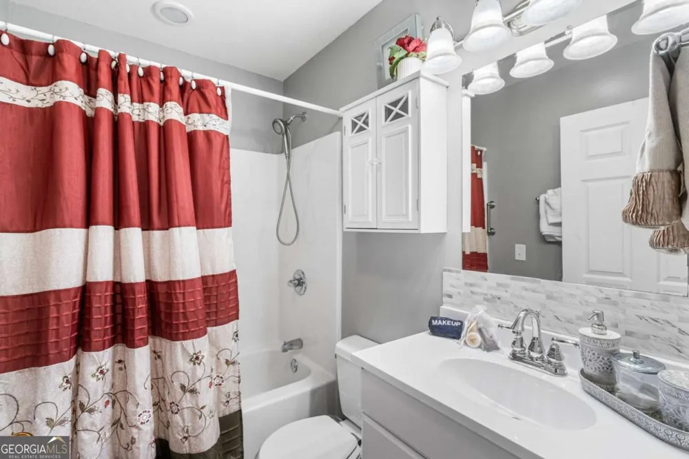 2102 Pooh COR Hiawassee, GA 30546
