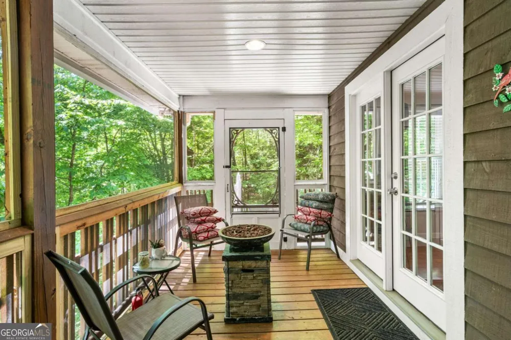 2102 Pooh COR Hiawassee, GA 30546